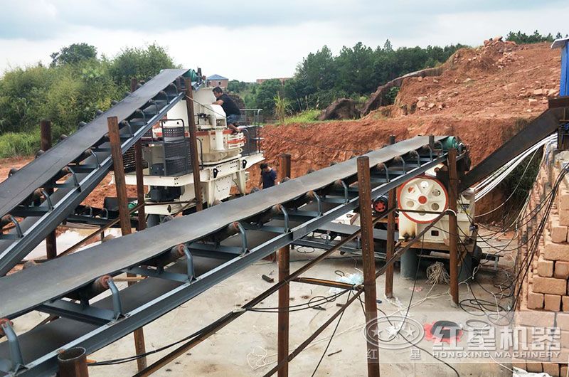 石頭加工沙子每噸成本多少錢？石頭加工沙子設(shè)備有哪些？