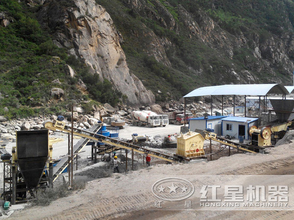 湖北青石破碎加工客戶生產現(xiàn)場