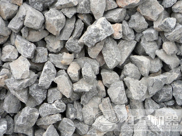 粉碎石灰石建議使用的大型礦石破碎機(jī)是鱷嘴式的，還是錘式的？