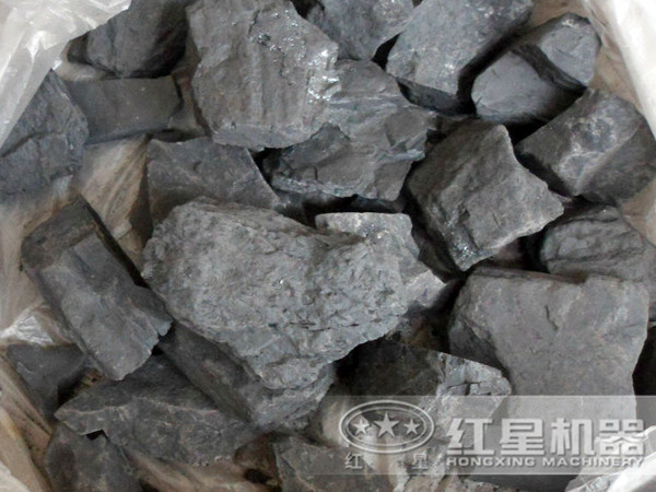 一臺(tái)用于破碎煤矸石的移動(dòng)粉碎機(jī)_70噸/小時(shí)，出料粒度20以下