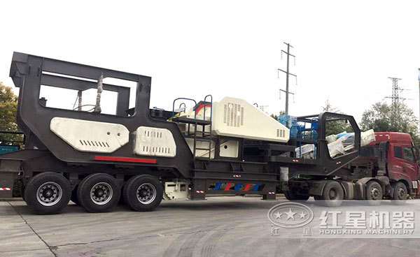 輪式流動砂石破碎車，高產(chǎn)、快捷，時產(chǎn)百噸毫無壓力