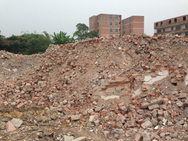 破碎磚渣用什么機械？建議使用錘式粉碎機