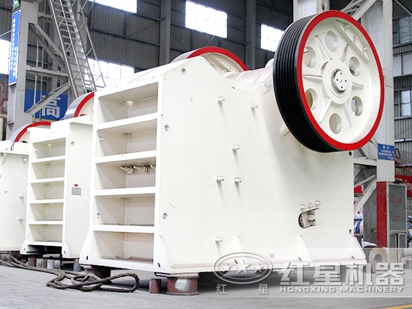 粉碎花崗巖選用750顎破機(jī)，效果不錯，性價比更高