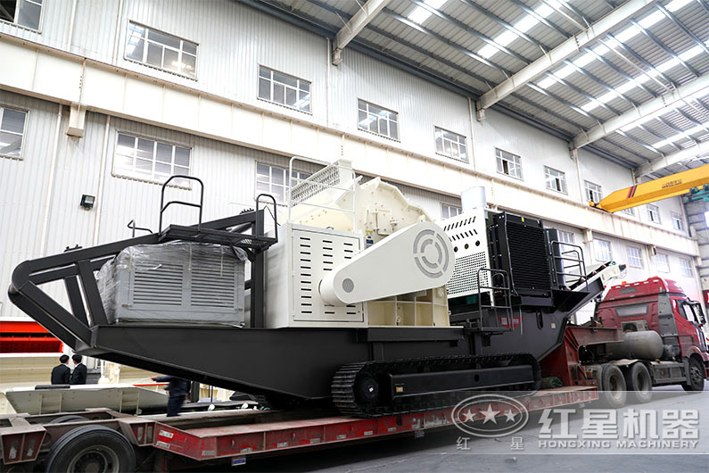 山東又一移動河卵石制砂機裝車發(fā)貨，即將奔赴夜場