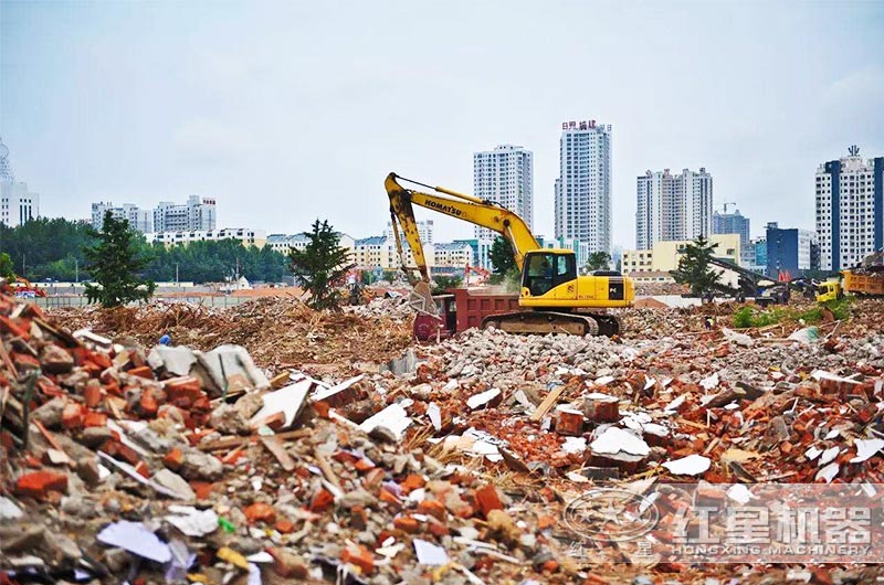 建筑廢料磚渣破碎機(jī)多少錢一套？用移動(dòng)破碎機(jī)效果好嗎？